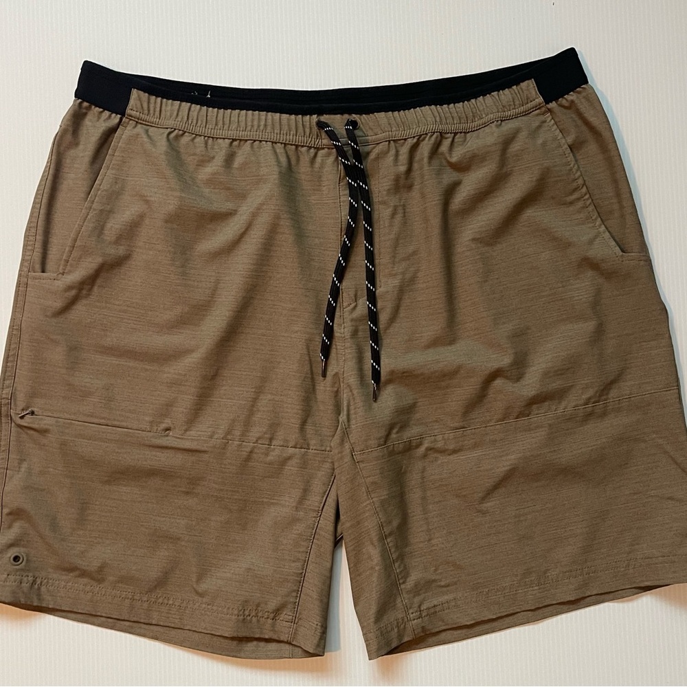 Columbia Beige and Black Sportswear